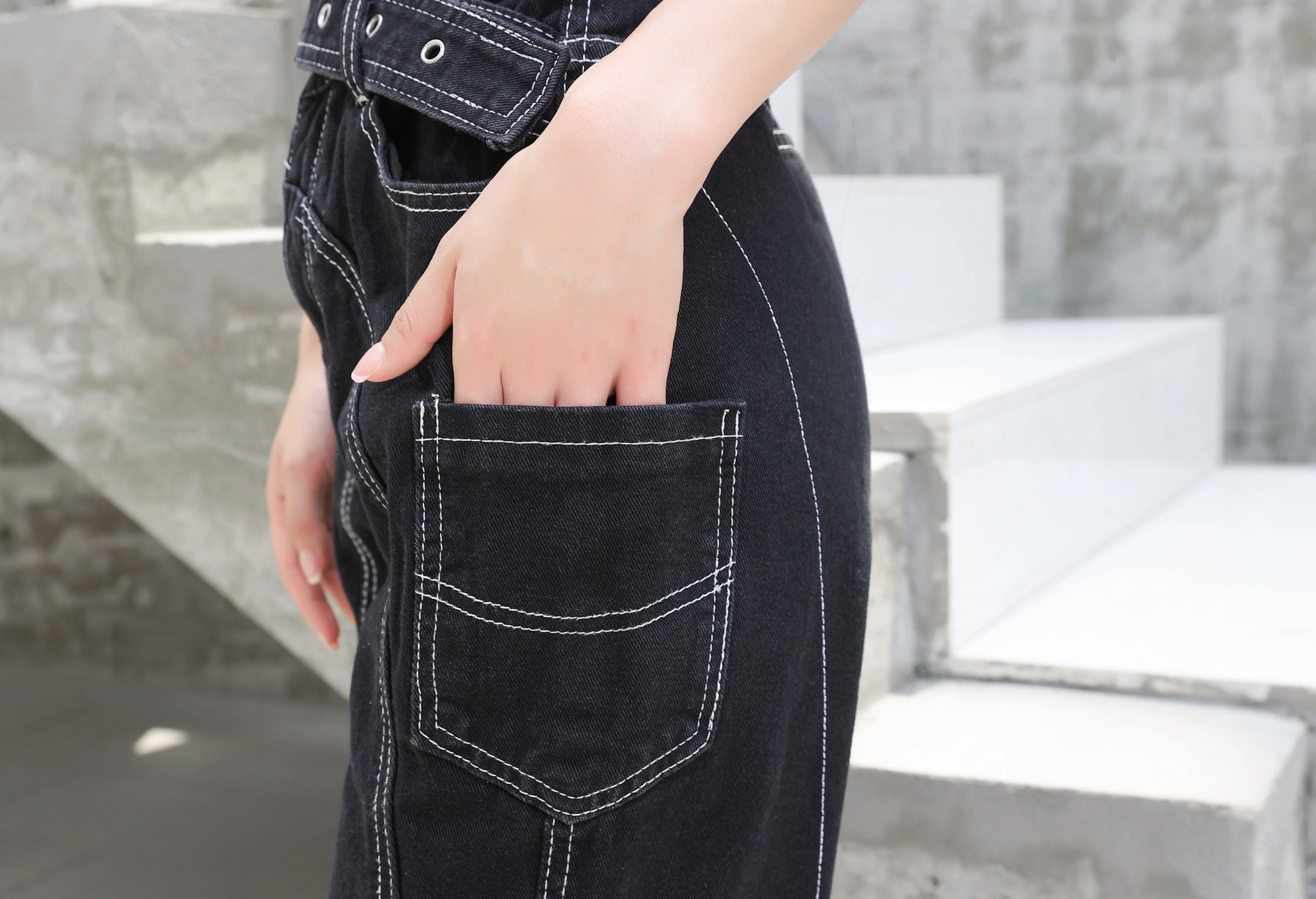 Baggy Belted Jeans with Contrast Detailed Stitching