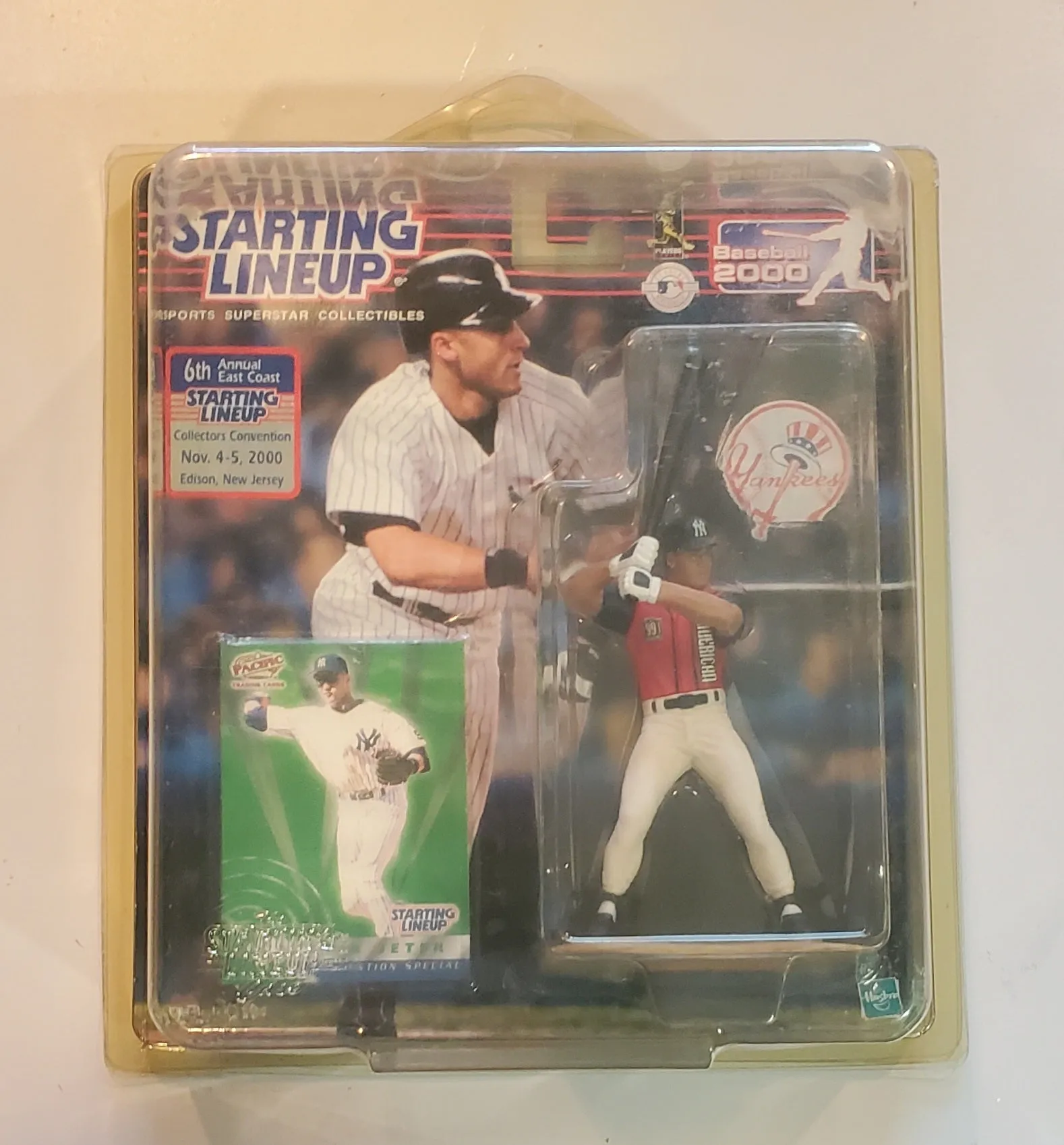 Hasbro - Starting Lineup Derek Jeter Figurine 2000 Edition Unopened PLUS BOOK