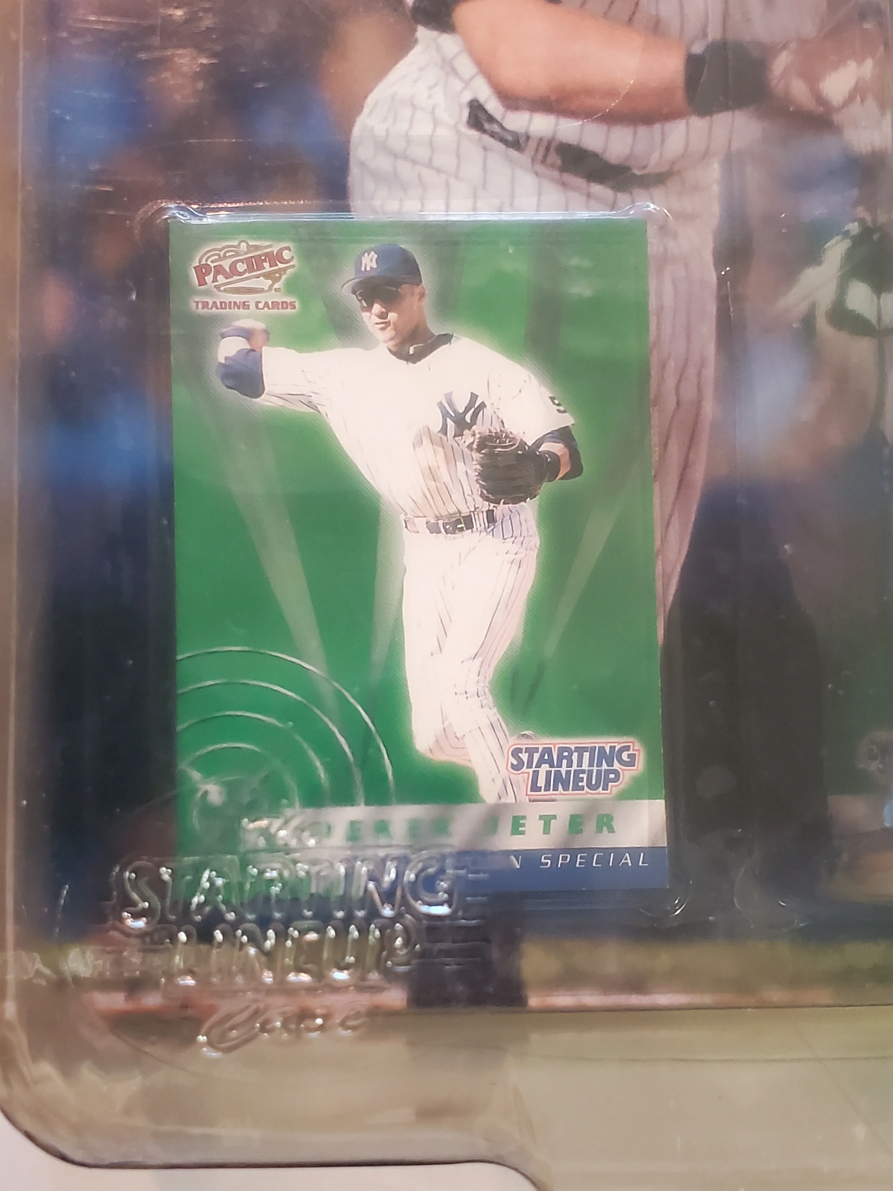 Hasbro - Starting Lineup Derek Jeter Figurine 2000 Edition Unopened PLUS BOOK