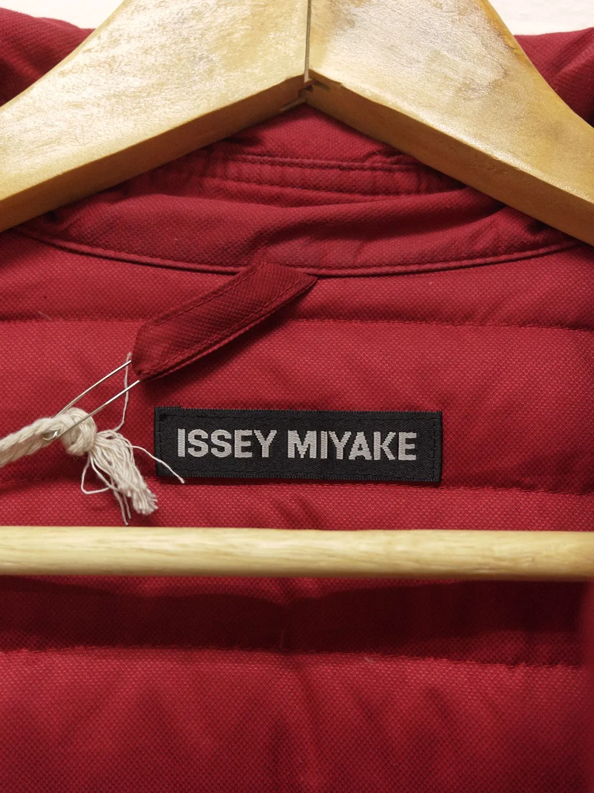 Issey Miyake red polyester quilted packable puffer shirt jacket - mens M S