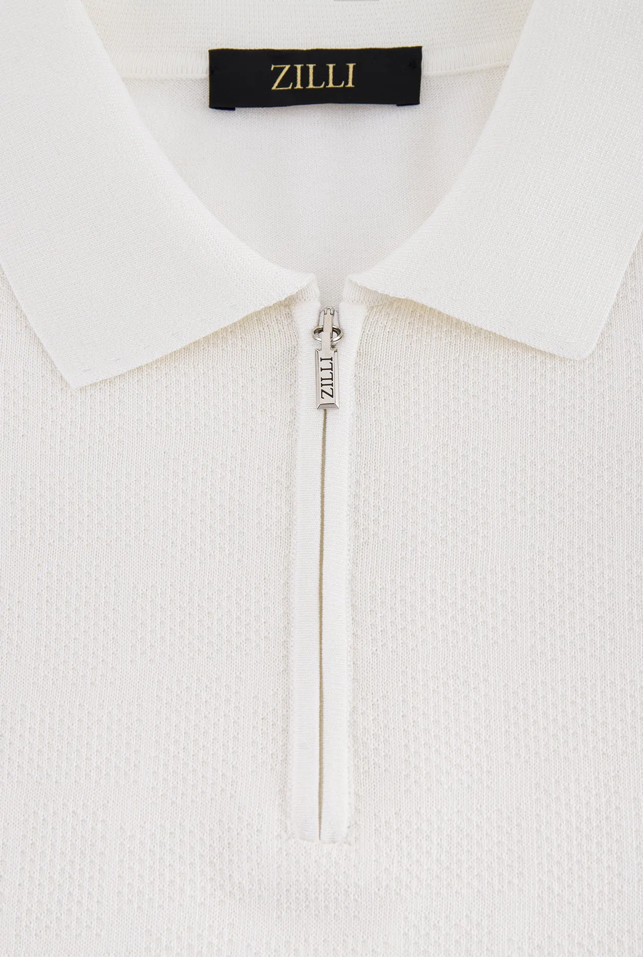 Short Zipped Polo with Intersection Pattern