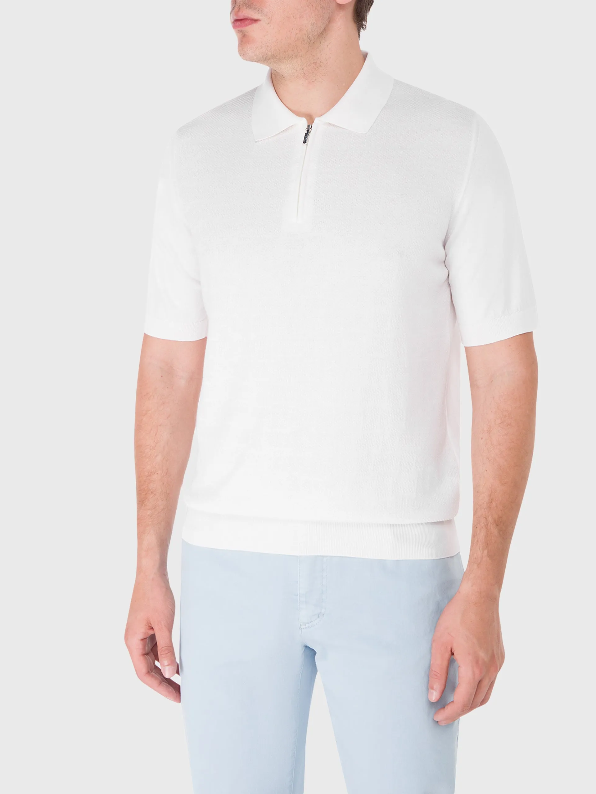 Short Zipped Polo with Intersection Pattern