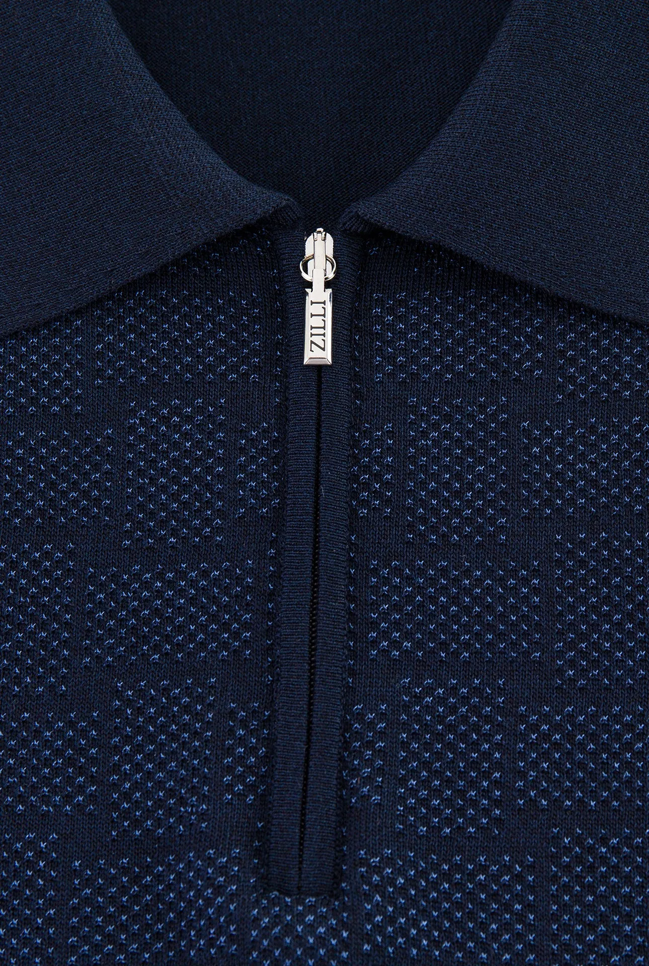 Short Zipped Polo with Intersection Pattern