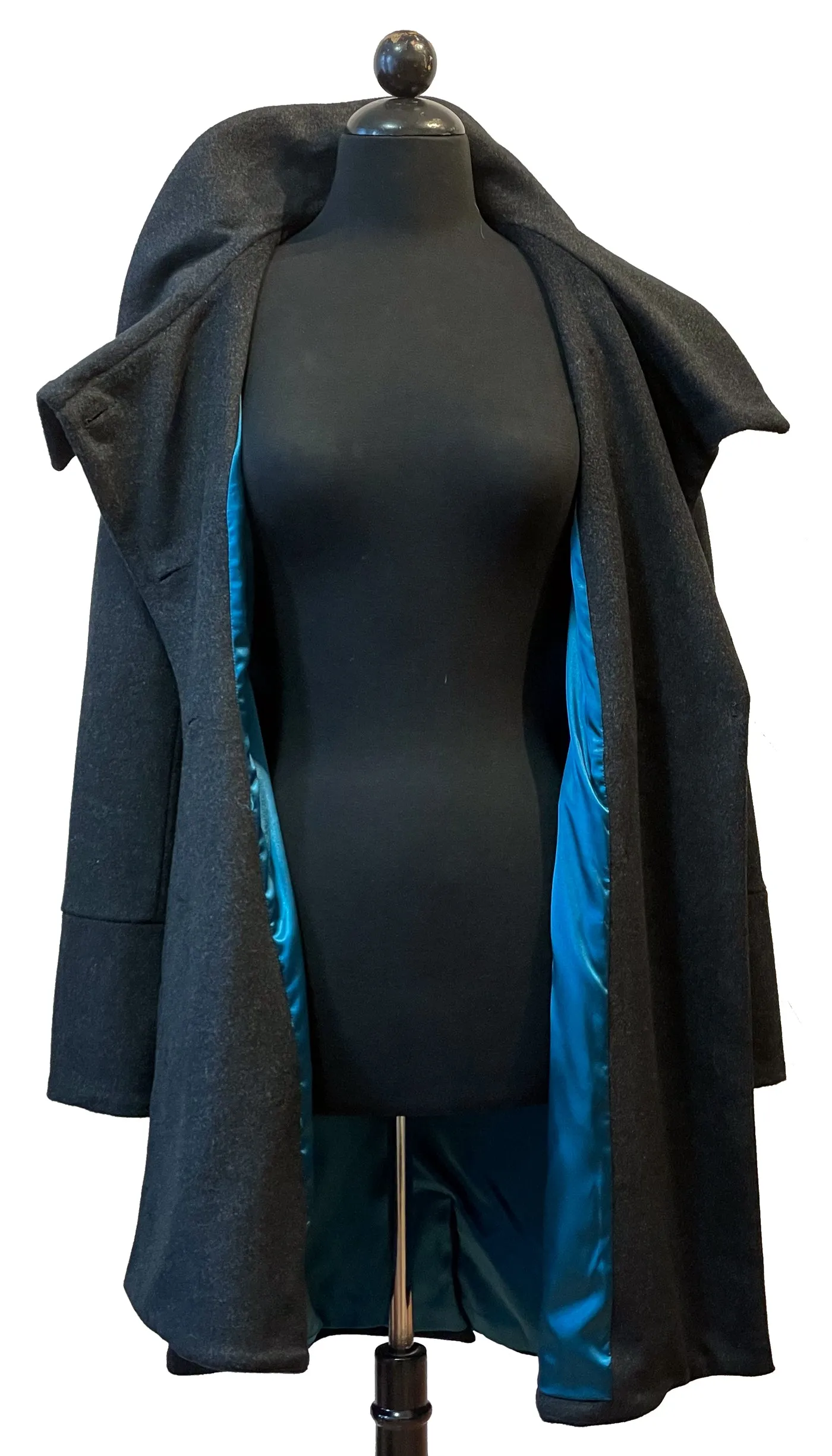 Swerve Coat in Wool/Cashmere / Dark Charcoal