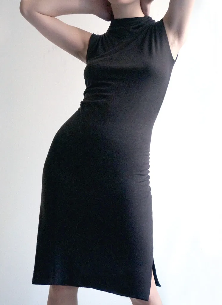 VERSA DRESS (BLACK/SABLE) Bin Sale